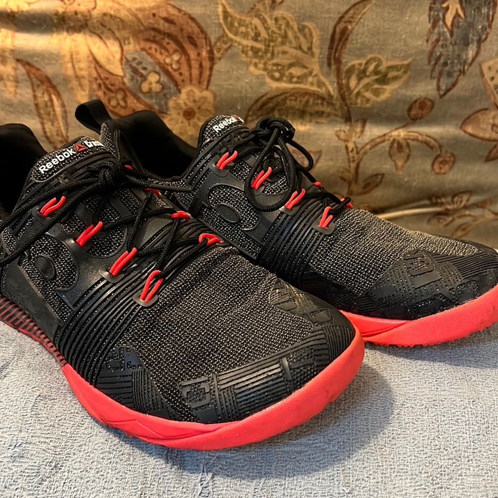 Reebok CrossFit fusion pump. Women’s size 8.5. Red and black.